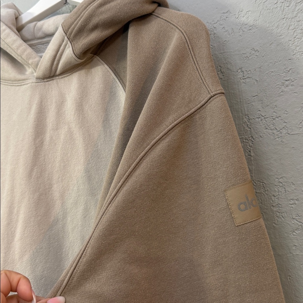 alo Make Waves Hoodie in Ivory/Bone/Gravel - Picture 6 of 9